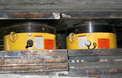 超薄型液壓千斤頂和爪式千斤頂的對比與分析